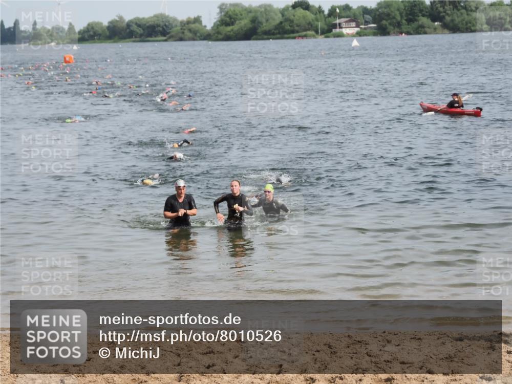 21.06.2025 - 27. Vierlanden-Triathlon MichiJ http://msf.ph/oto/8010526 15.06.2026 10:13:33 Schwimmen 545, 585, 623 meine-sportfotos.de