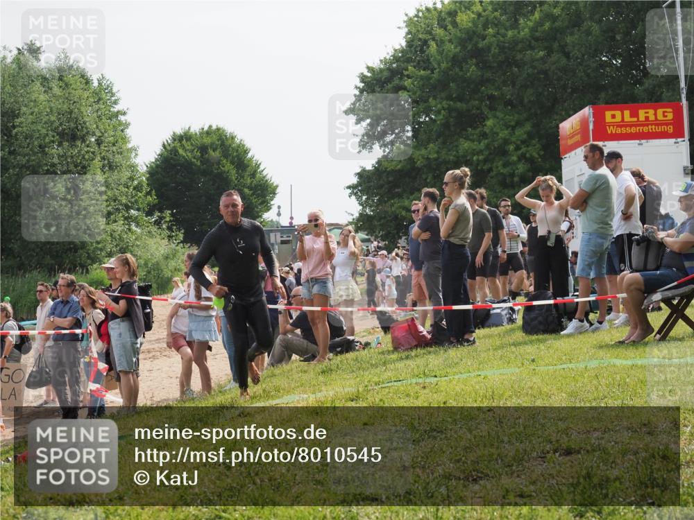 15.06.2025 - 27. Vierlanden-Triathlon KatJ http://msf.ph/oto/8010545 15.06.2025 10:09:37 Schwimmen 421 meine-sportfotos.de
