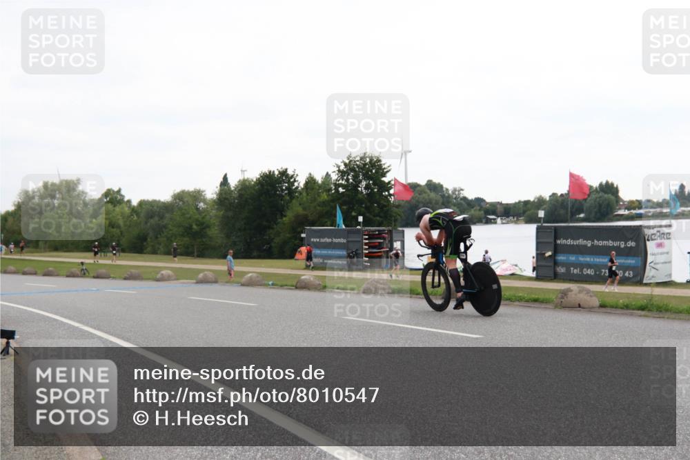 21.06.2025 - 27. Vierlanden-Triathlon H.Heesch http://msf.ph/oto/8010547 15.06.2025 12:57:13 Radfahren 955, 1142 meine-sportfotos.de
