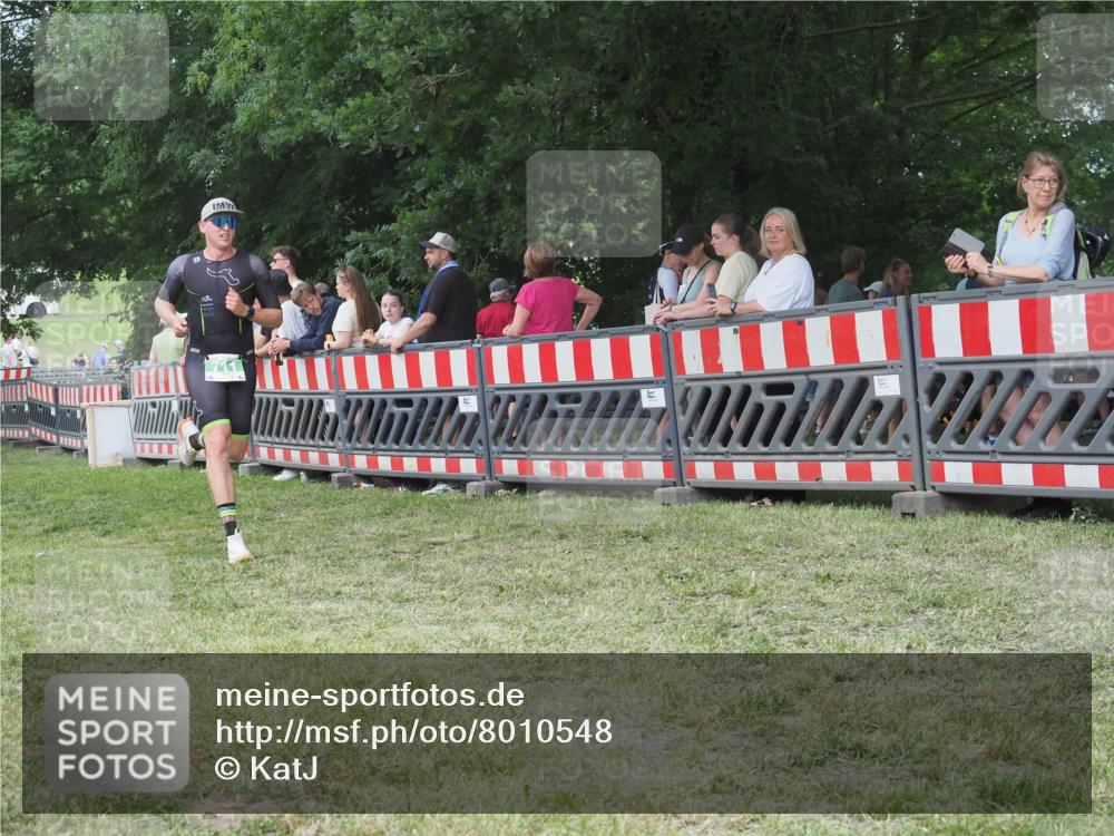 21.06.2025 - 27. Vierlanden-Triathlon KatJ http://msf.ph/oto/8010548 15.06.2025 13:04:27 Ziel 711 meine-sportfotos.de