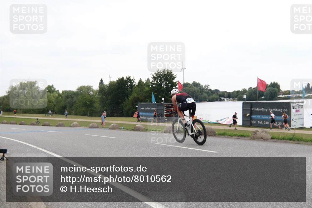21.06.2025 - 27. Vierlanden-Triathlon H.Heesch http://msf.ph/oto/8010562 15.06.2025 12:57:30 Radfahren 1118 meine-sportfotos.de