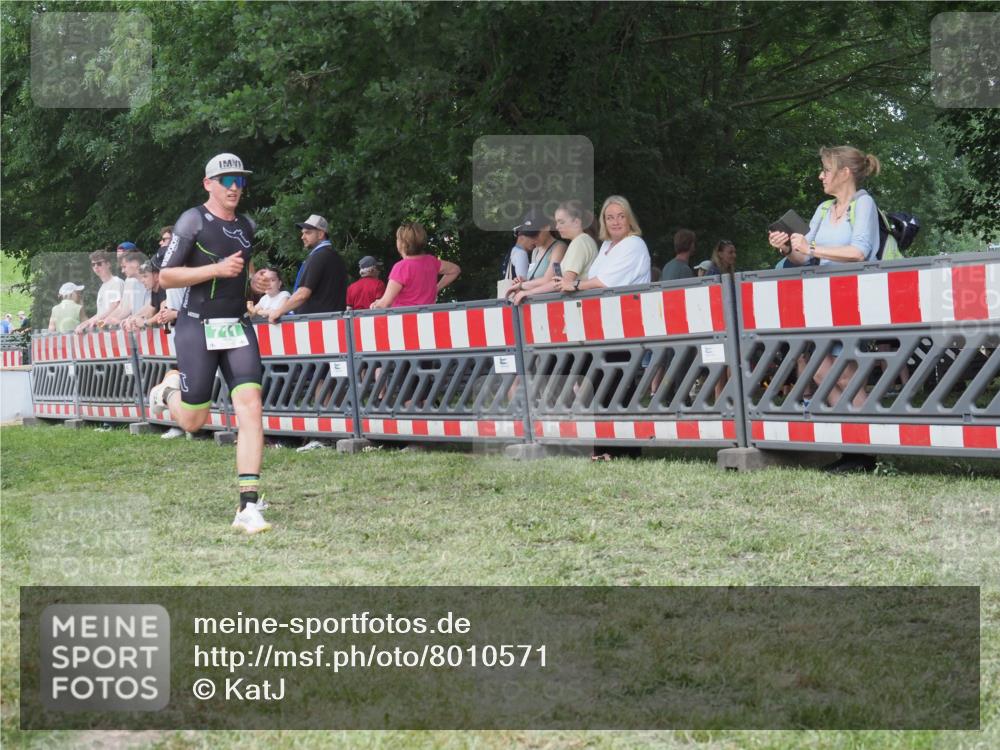 21.06.2025 - 27. Vierlanden-Triathlon KatJ http://msf.ph/oto/8010571 15.06.2025 13:04:28 Ziel 711 meine-sportfotos.de