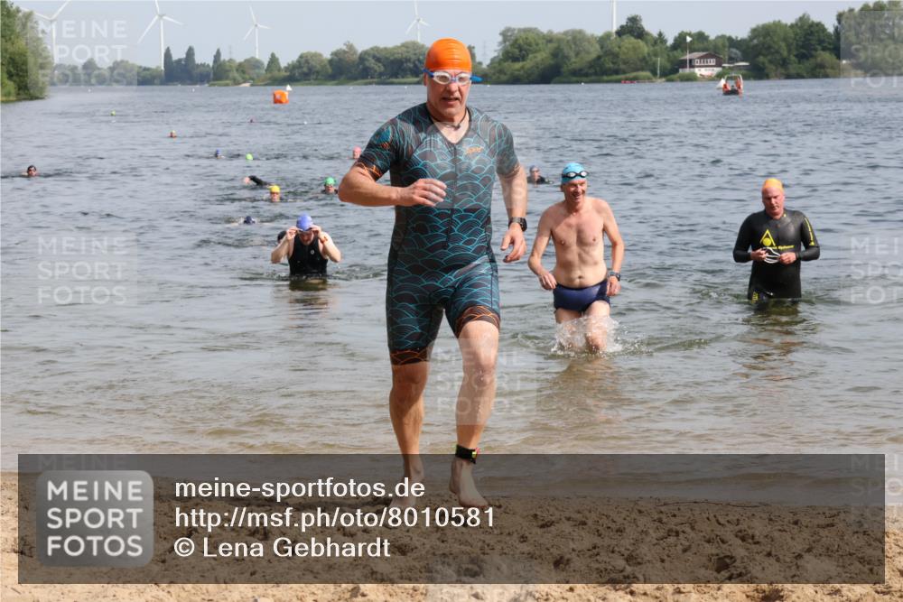 15.06.2025 - 27. Vierlanden-Triathlon Lena Gebhardt http://msf.ph/oto/8010581 15.06.2025 10:07:24 Schwimmen 374, 379, 383, 391, 414, 431, 459 meine-sportfotos.de