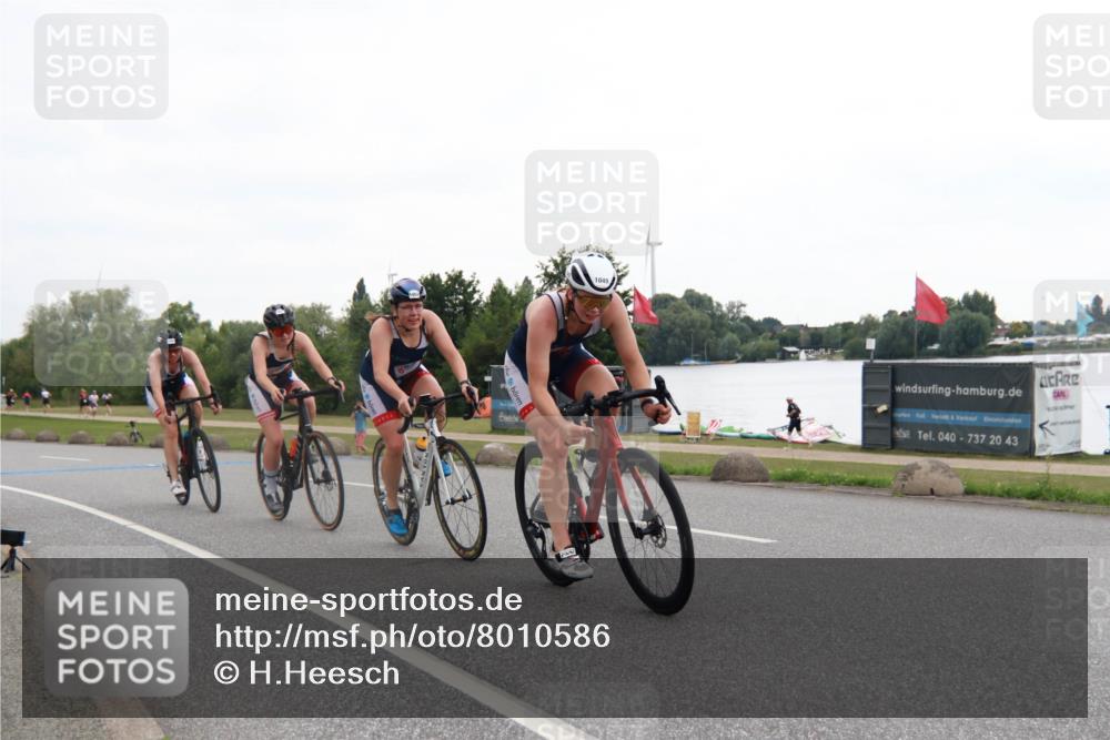 21.06.2025 - 27. Vierlanden-Triathlon H.Heesch http://msf.ph/oto/8010586 15.06.2025 12:57:52 Radfahren 926, 1049, 1050, 1051, 1052 meine-sportfotos.de