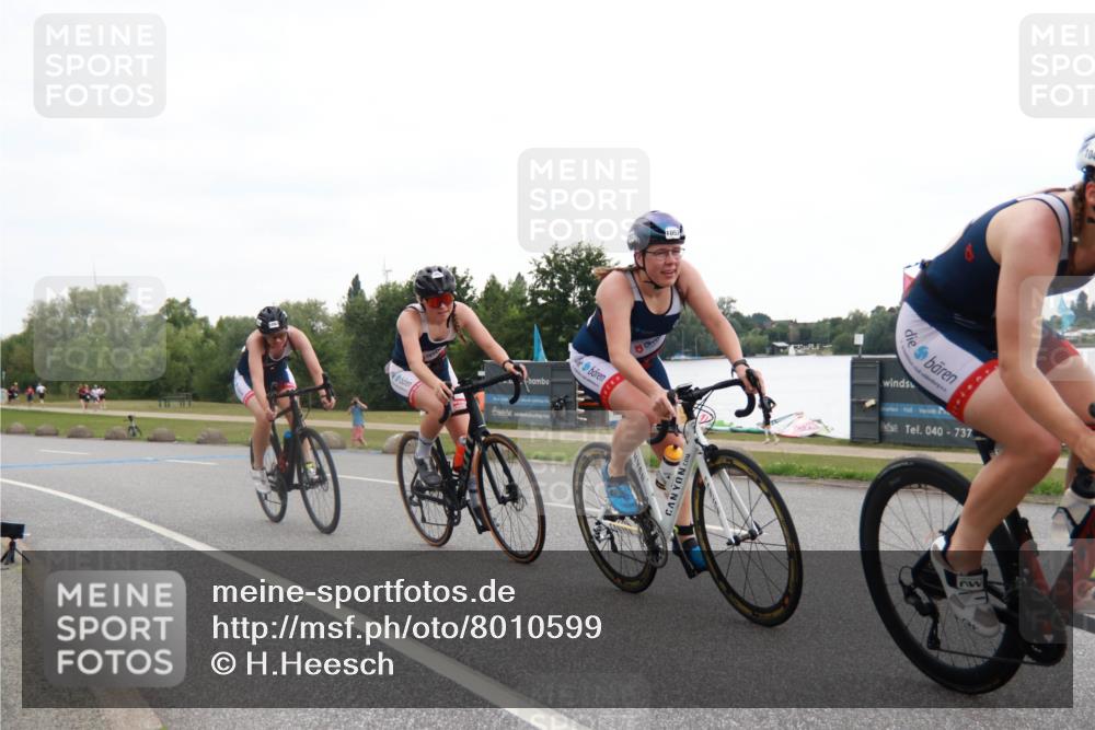 21.06.2025 - 27. Vierlanden-Triathlon H.Heesch http://msf.ph/oto/8010599 15.06.2025 12:57:53 Radfahren 926, 1049, 1050, 1051, 1052 meine-sportfotos.de