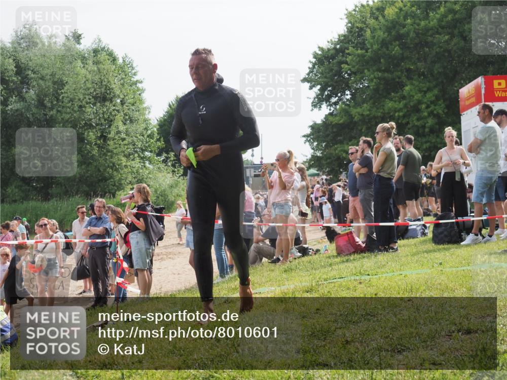 15.06.2025 - 27. Vierlanden-Triathlon KatJ http://msf.ph/oto/8010601 15.06.2025 10:09:40 Schwimmen 421 meine-sportfotos.de