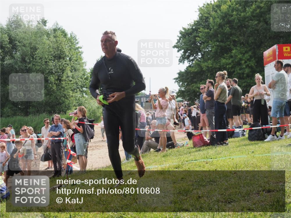 15.06.2025 - 27. Vierlanden-Triathlon KatJ http://msf.ph/oto/8010608 15.06.2025 10:09:40 Schwimmen 421 meine-sportfotos.de