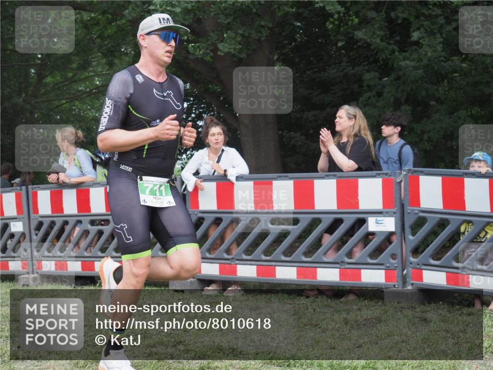 21.06.2025 - 27. Vierlanden-Triathlon KatJ http://msf.ph/oto/8010618 15.06.2025 13:04:29 Ziel 711 meine-sportfotos.de