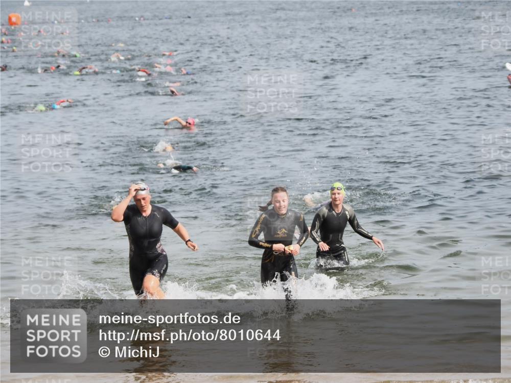 21.06.2025 - 27. Vierlanden-Triathlon MichiJ http://msf.ph/oto/8010644 15.06.2026 10:13:36 Schwimmen 545, 585, 622, 623 meine-sportfotos.de