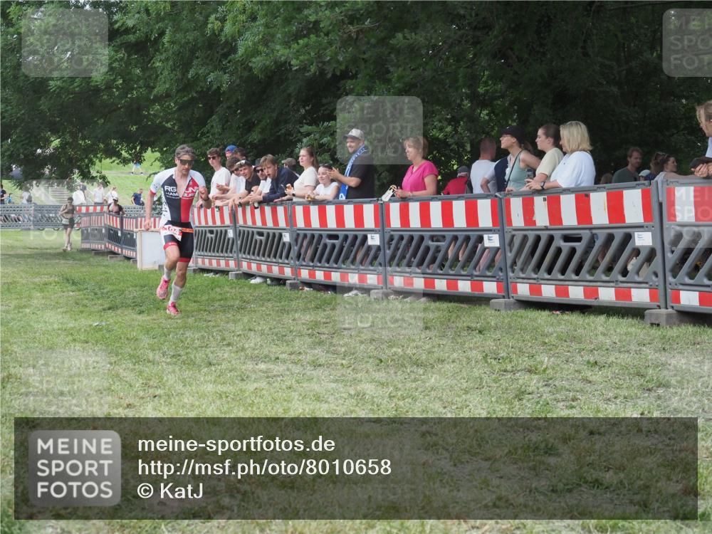 21.06.2025 - 27. Vierlanden-Triathlon KatJ http://msf.ph/oto/8010658 15.06.2025 13:05:06 Ziel 104, 759 meine-sportfotos.de