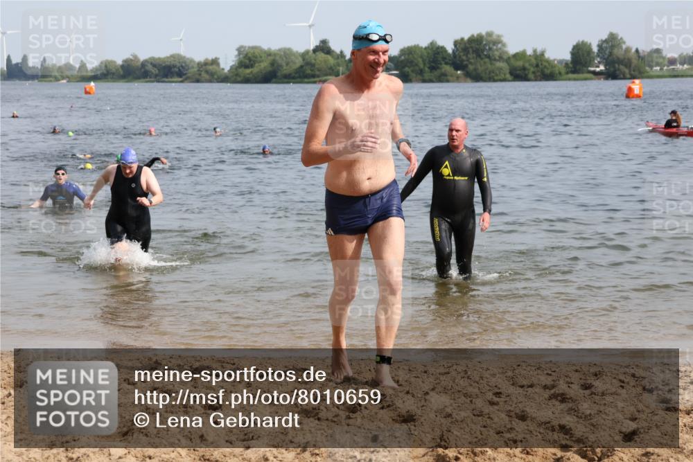 15.06.2025 - 27. Vierlanden-Triathlon Lena Gebhardt http://msf.ph/oto/8010659 15.06.2025 10:07:29 Schwimmen 374, 379, 391, 414, 431, 468 meine-sportfotos.de