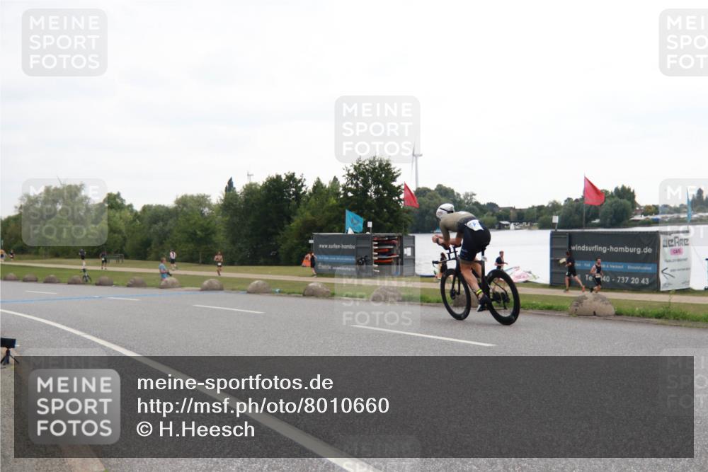 21.06.2025 - 27. Vierlanden-Triathlon H.Heesch http://msf.ph/oto/8010660 15.06.2025 12:58:30 Radfahren 1127 meine-sportfotos.de