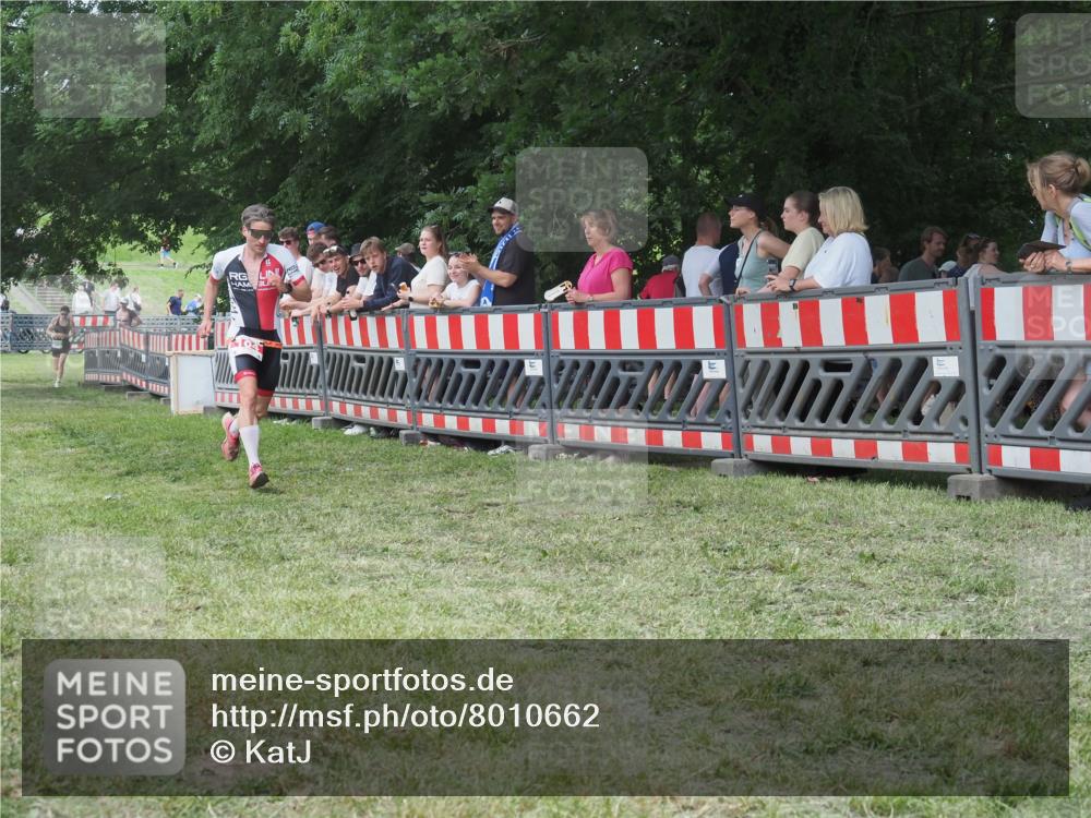 21.06.2025 - 27. Vierlanden-Triathlon KatJ http://msf.ph/oto/8010662 15.06.2025 13:05:06 Ziel 104, 759 meine-sportfotos.de