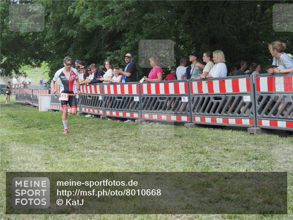 21.06.2025 - 27. Vierlanden-Triathlon KatJ http://msf.ph/oto/8010668 15.06.2025 13:05:06 Ziel 104, 759 meine-sportfotos.de