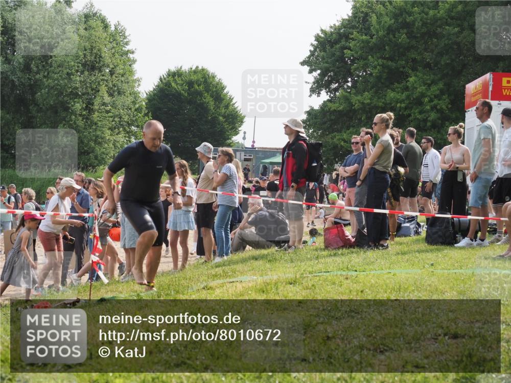 15.06.2025 - 27. Vierlanden-Triathlon KatJ http://msf.ph/oto/8010672 15.06.2025 10:10:06 Schwimmen 466 meine-sportfotos.de