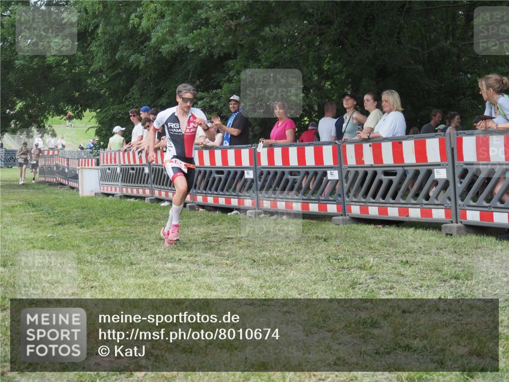 21.06.2025 - 27. Vierlanden-Triathlon KatJ http://msf.ph/oto/8010674 15.06.2025 13:05:07 Ziel 104, 759 meine-sportfotos.de