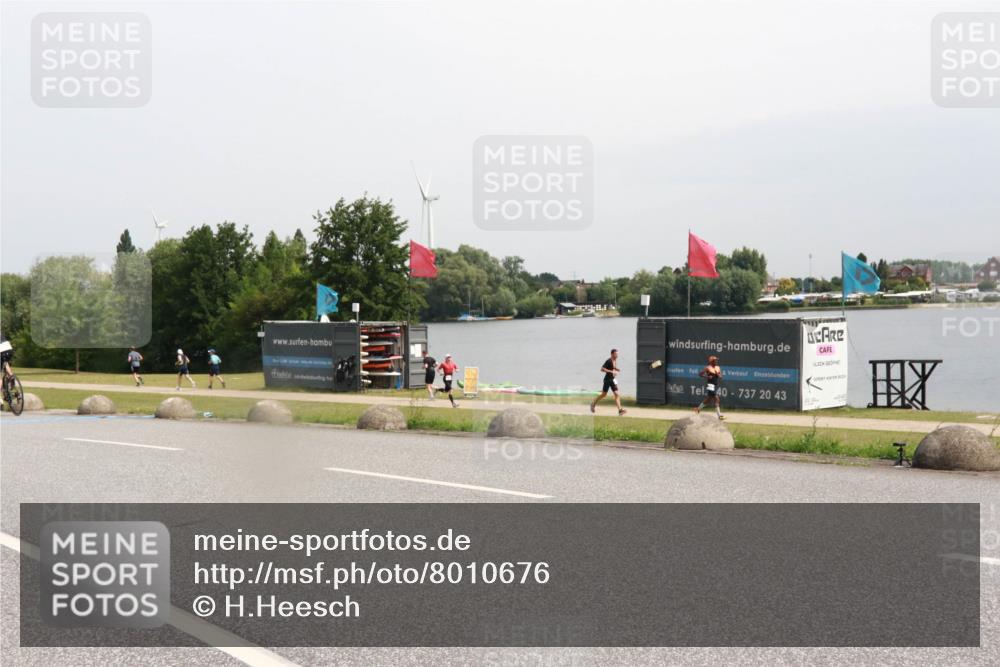 15.06.2025 - 27. Vierlanden-Triathlon H.Heesch http://msf.ph/oto/8010676 15.06.2025 11:01:05 Radfahren 203, 695 meine-sportfotos.de