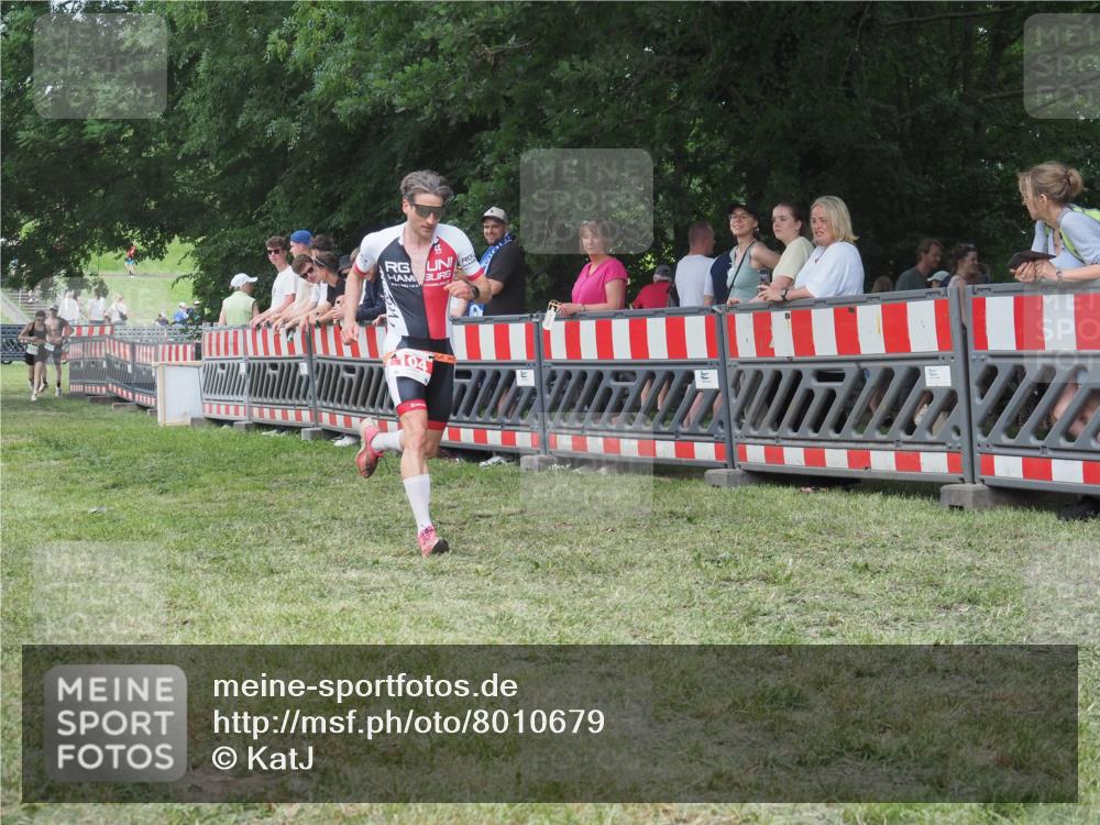 21.06.2025 - 27. Vierlanden-Triathlon KatJ http://msf.ph/oto/8010679 15.06.2025 13:05:07 Ziel 104, 759 meine-sportfotos.de