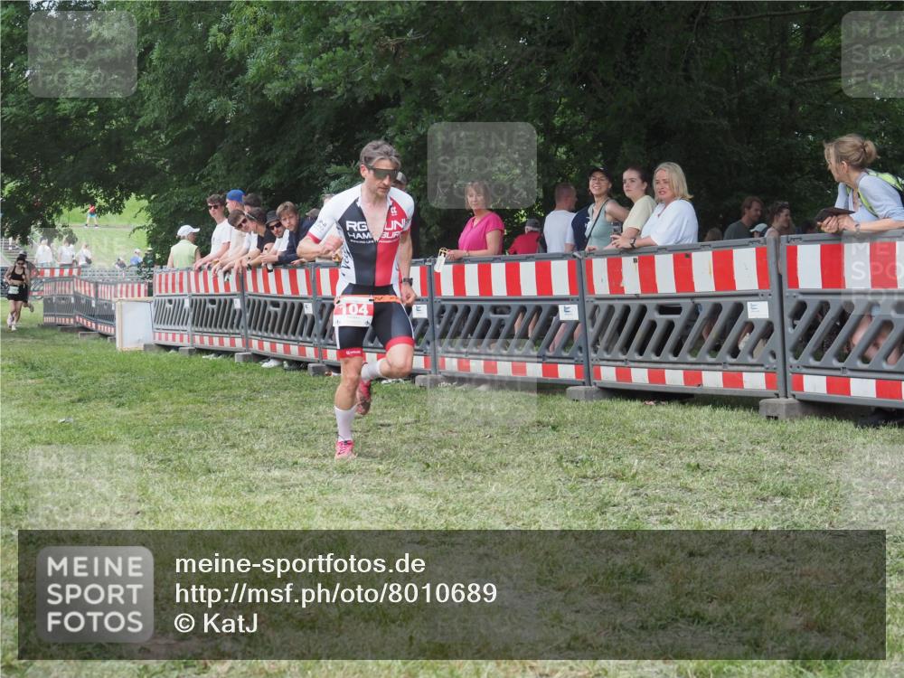 21.06.2025 - 27. Vierlanden-Triathlon KatJ http://msf.ph/oto/8010689 15.06.2025 13:05:07 Ziel 104, 759 meine-sportfotos.de