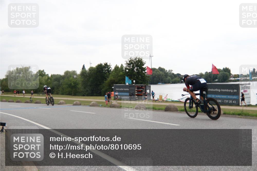 21.06.2025 - 27. Vierlanden-Triathlon H.Heesch http://msf.ph/oto/8010695 15.06.2025 12:58:50 Radfahren 1114, 1141, 1158 meine-sportfotos.de