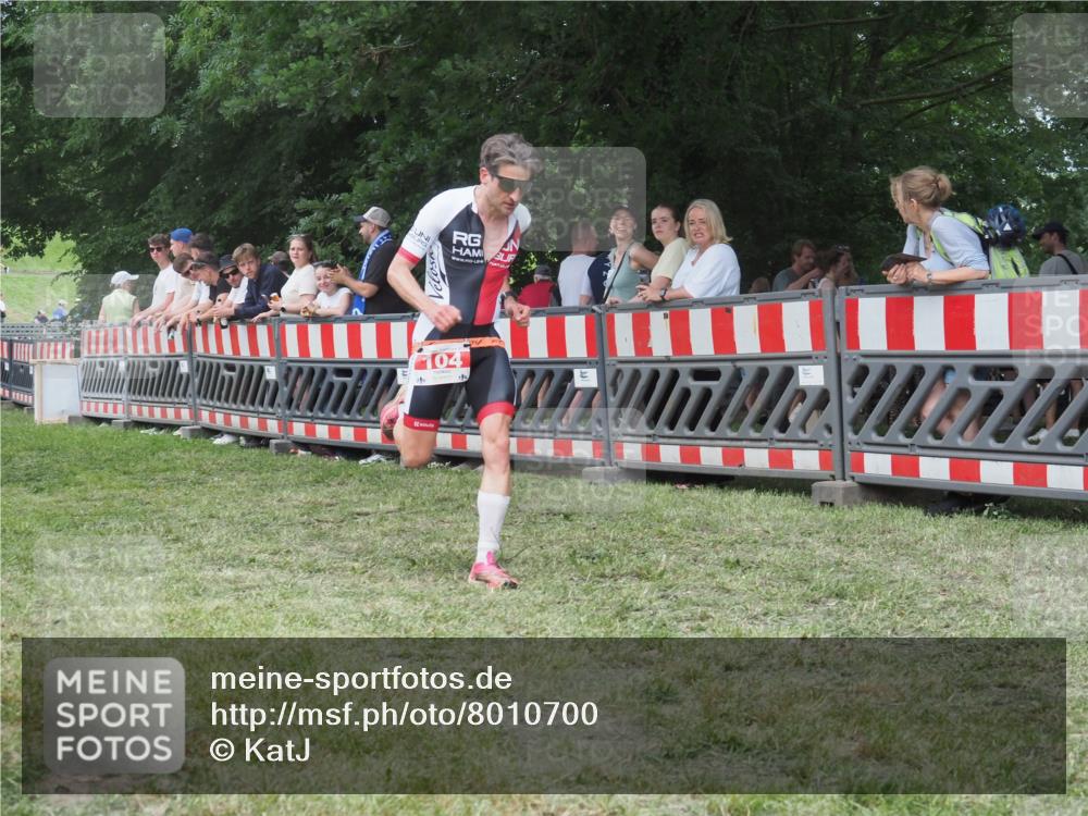 21.06.2025 - 27. Vierlanden-Triathlon KatJ http://msf.ph/oto/8010700 15.06.2025 13:05:07 Ziel 104, 759 meine-sportfotos.de