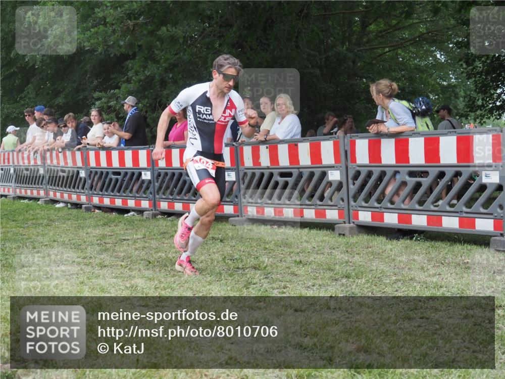 21.06.2025 - 27. Vierlanden-Triathlon KatJ http://msf.ph/oto/8010706 15.06.2025 13:05:07 Ziel 104, 759 meine-sportfotos.de