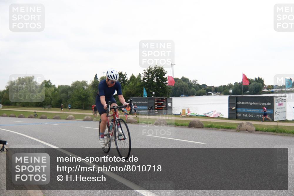 21.06.2025 - 27. Vierlanden-Triathlon H.Heesch http://msf.ph/oto/8010718 15.06.2025 12:59:03 Radfahren 900 meine-sportfotos.de