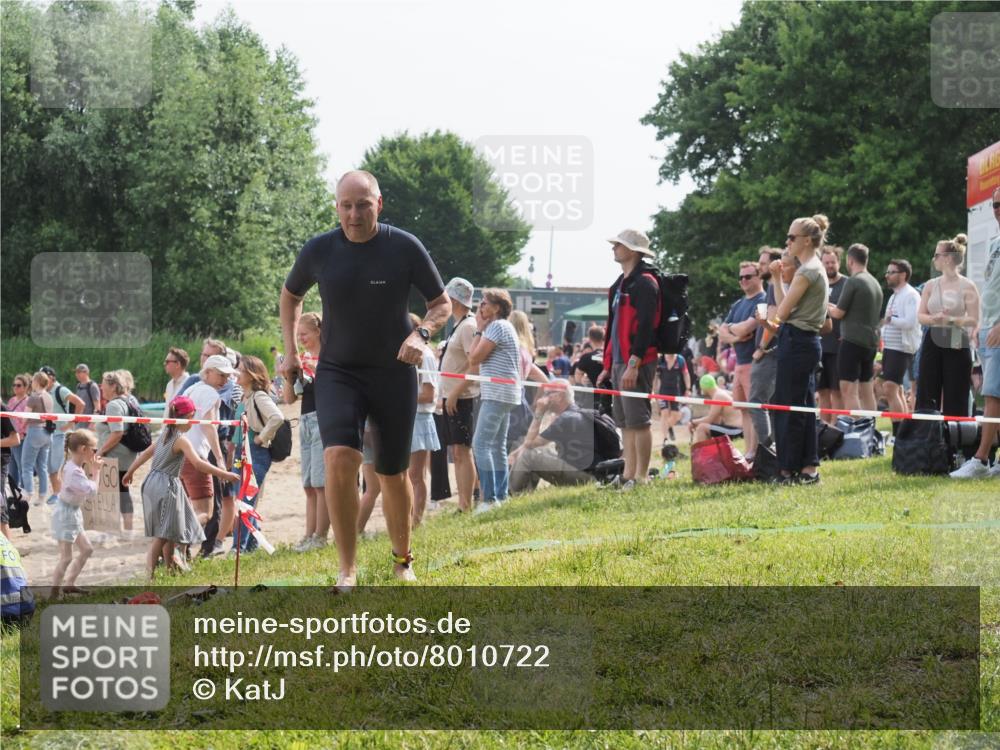 15.06.2025 - 27. Vierlanden-Triathlon KatJ http://msf.ph/oto/8010722 15.06.2025 10:10:06 Schwimmen 466 meine-sportfotos.de