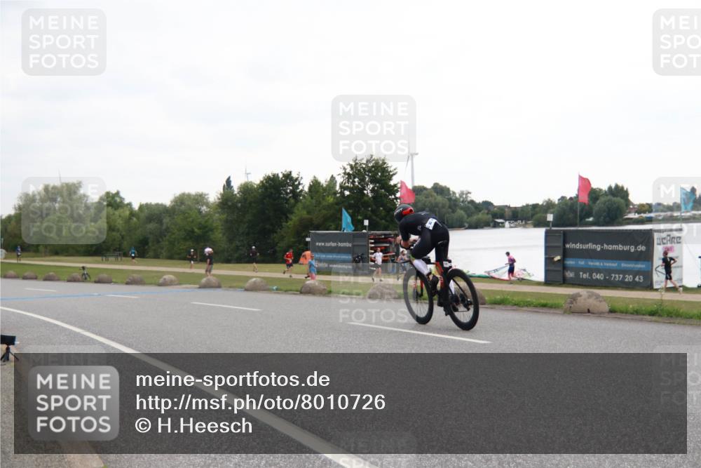 21.06.2025 - 27. Vierlanden-Triathlon H.Heesch http://msf.ph/oto/8010726 15.06.2025 12:59:05 Radfahren 900, 1147 meine-sportfotos.de