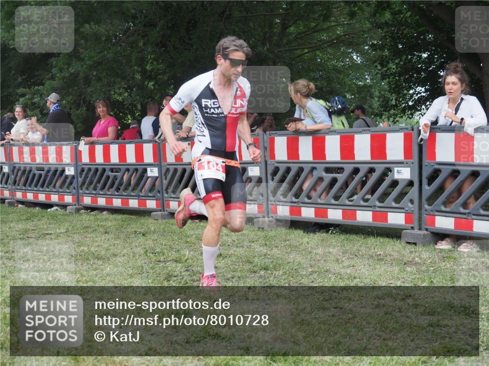 21.06.2025 - 27. Vierlanden-Triathlon KatJ http://msf.ph/oto/8010728 15.06.2025 13:05:08 Ziel 104, 759 meine-sportfotos.de