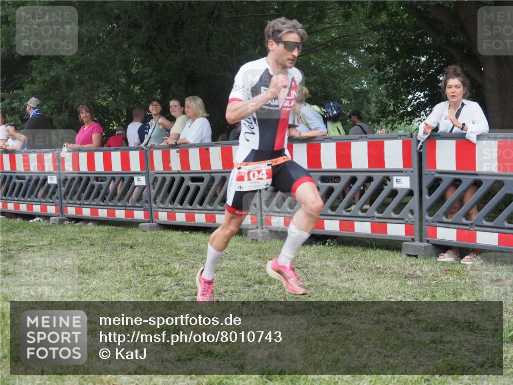 21.06.2025 - 27. Vierlanden-Triathlon KatJ http://msf.ph/oto/8010743 15.06.2025 13:05:08 Ziel 104, 759 meine-sportfotos.de