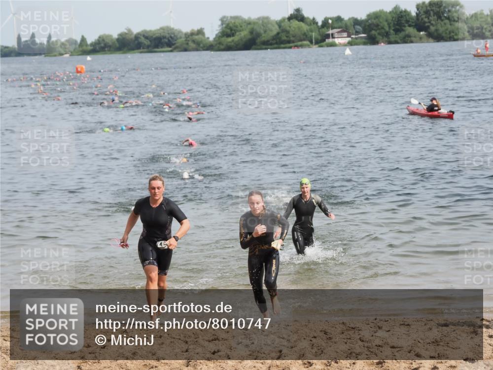 21.06.2025 - 27. Vierlanden-Triathlon MichiJ http://msf.ph/oto/8010747 15.06.2026 10:13:38 Schwimmen 545, 585, 622, 623 meine-sportfotos.de