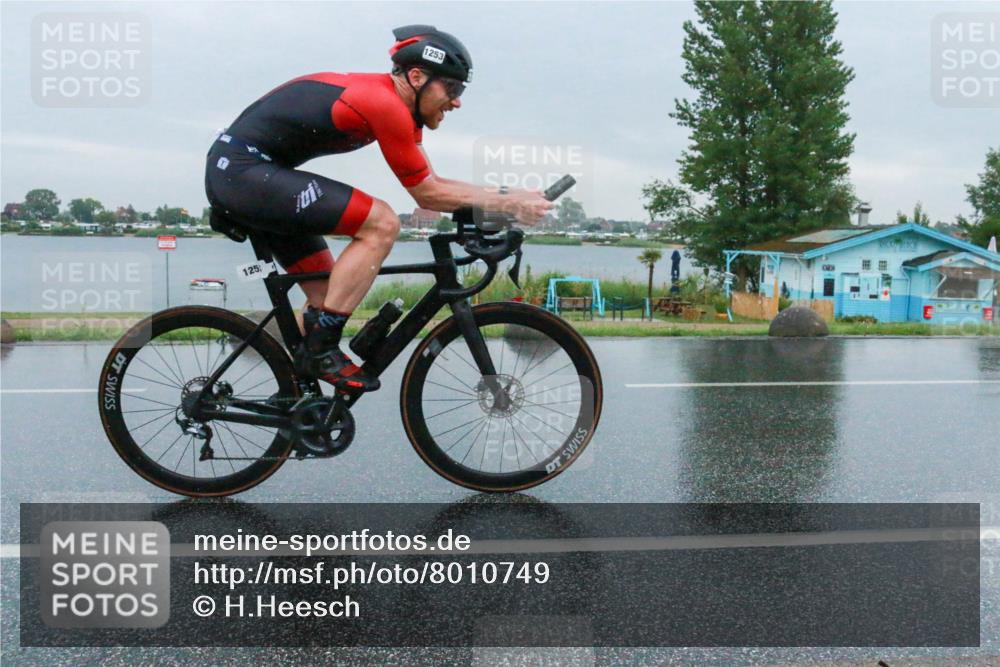21.06.2025 - 27. Vierlanden-Triathlon H.Heesch http://msf.ph/oto/8010749 15.06.2025 13:52:32 Radfahren 1253 meine-sportfotos.de