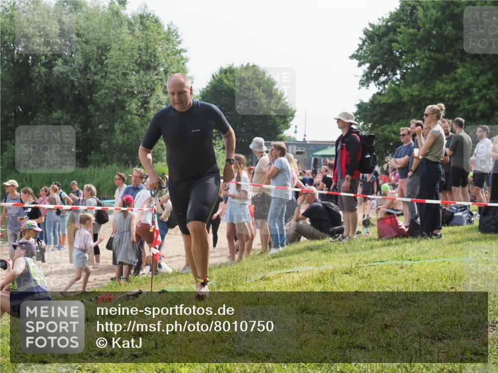 15.06.2025 - 27. Vierlanden-Triathlon KatJ http://msf.ph/oto/8010750 15.06.2025 10:10:07 Schwimmen 466 meine-sportfotos.de