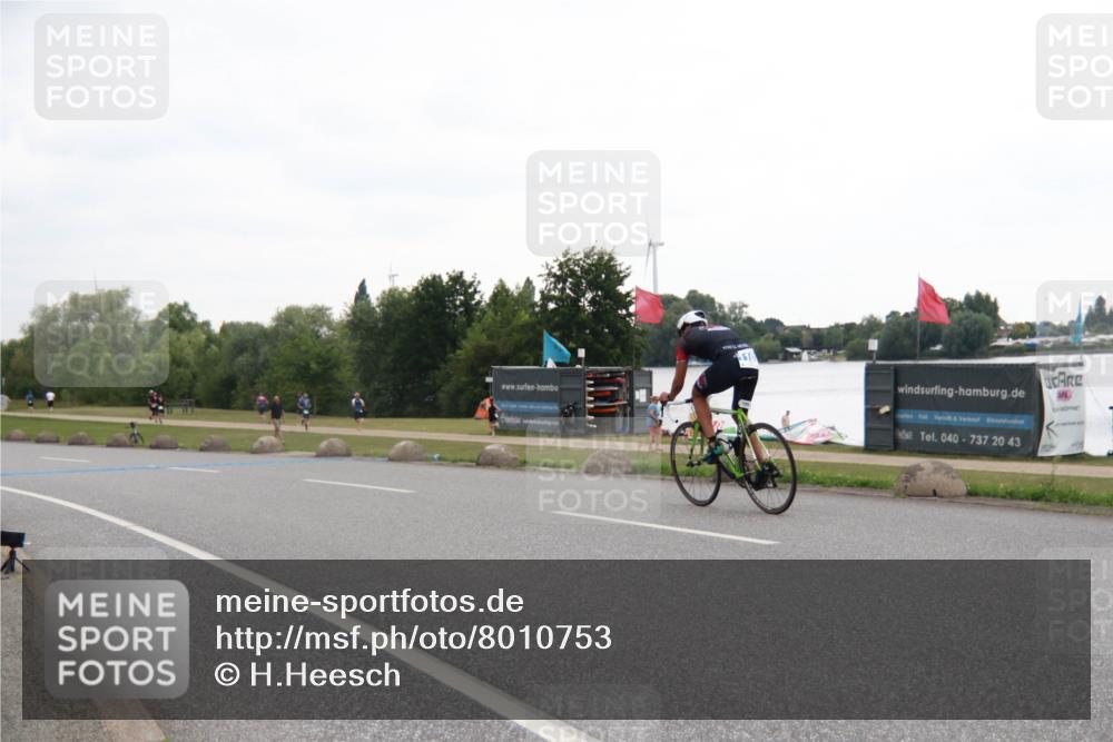 21.06.2025 - 27. Vierlanden-Triathlon H.Heesch http://msf.ph/oto/8010753 15.06.2025 12:59:17 Radfahren 1162 meine-sportfotos.de