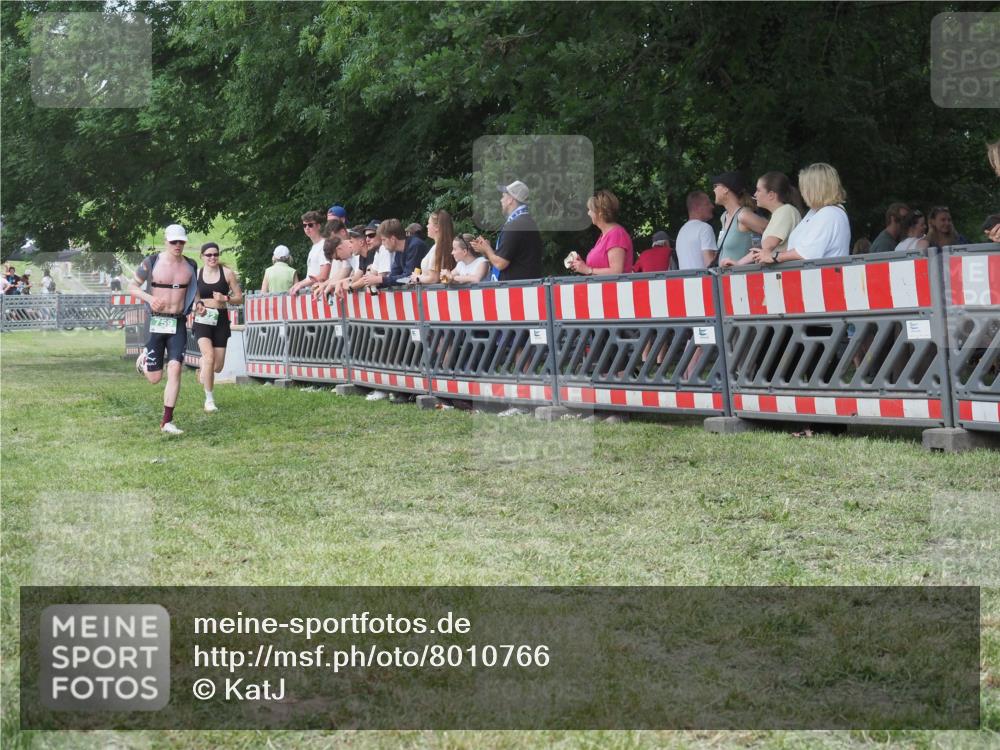 21.06.2025 - 27. Vierlanden-Triathlon KatJ http://msf.ph/oto/8010766 15.06.2025 13:05:13 Ziel 759 meine-sportfotos.de
