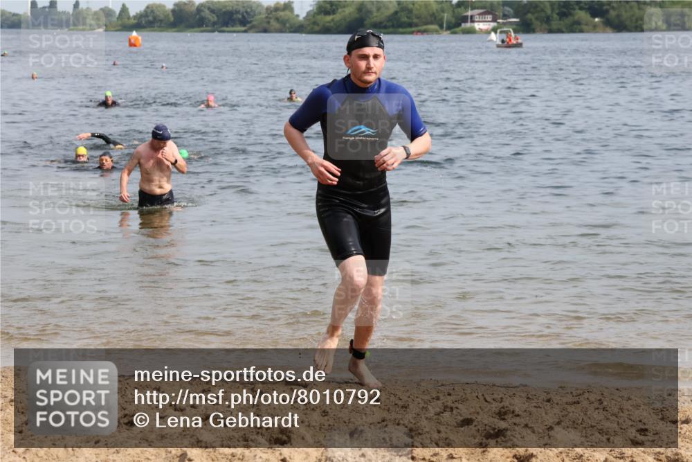 15.06.2025 - 27. Vierlanden-Triathlon Lena Gebhardt http://msf.ph/oto/8010792 15.06.2025 10:07:38 Schwimmen 371, 379, 391, 468 meine-sportfotos.de