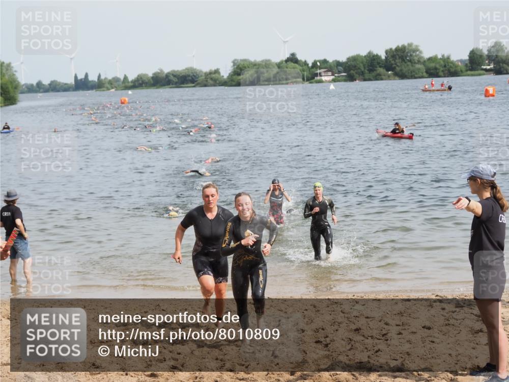 21.06.2025 - 27. Vierlanden-Triathlon MichiJ http://msf.ph/oto/8010809 15.06.2026 10:13:39 Schwimmen 545, 585, 622 meine-sportfotos.de