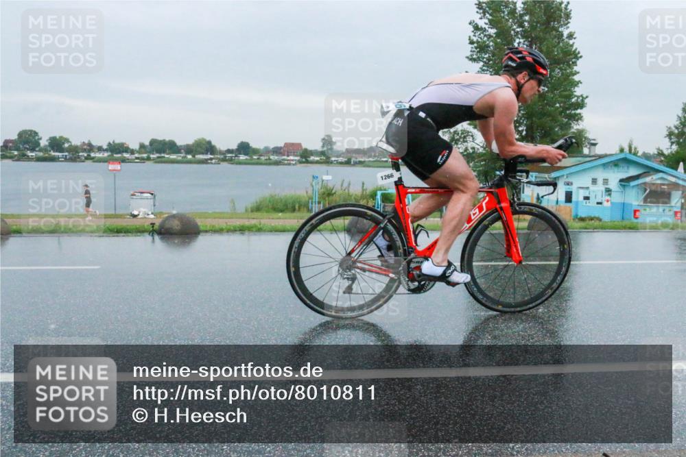 21.06.2025 - 27. Vierlanden-Triathlon H.Heesch http://msf.ph/oto/8010811 15.06.2025 13:54:16 Radfahren 1266, 1303 meine-sportfotos.de