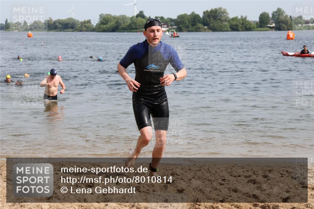 15.06.2025 - 27. Vierlanden-Triathlon Lena Gebhardt http://msf.ph/oto/8010814 15.06.2025 10:07:39 Schwimmen 371, 379, 391, 468 meine-sportfotos.de