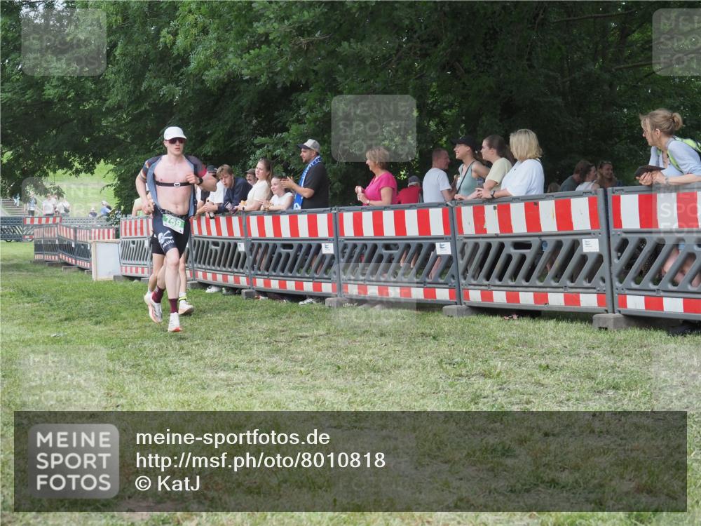 21.06.2025 - 27. Vierlanden-Triathlon KatJ http://msf.ph/oto/8010818 15.06.2025 13:05:13 Ziel 759 meine-sportfotos.de