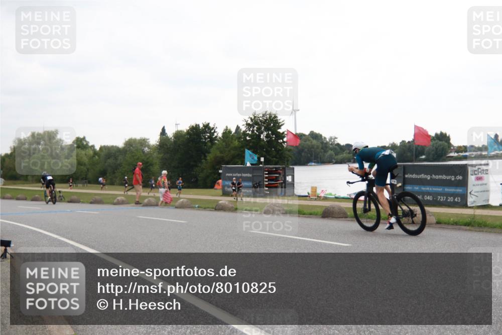 21.06.2025 - 27. Vierlanden-Triathlon H.Heesch http://msf.ph/oto/8010825 15.06.2025 12:59:46 Radfahren 1137, 1138, 1154 meine-sportfotos.de