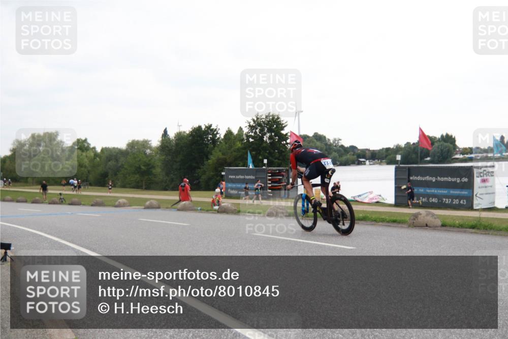 21.06.2025 - 27. Vierlanden-Triathlon H.Heesch http://msf.ph/oto/8010845 15.06.2025 12:59:50 Radfahren 1138, 1154, 1157 meine-sportfotos.de