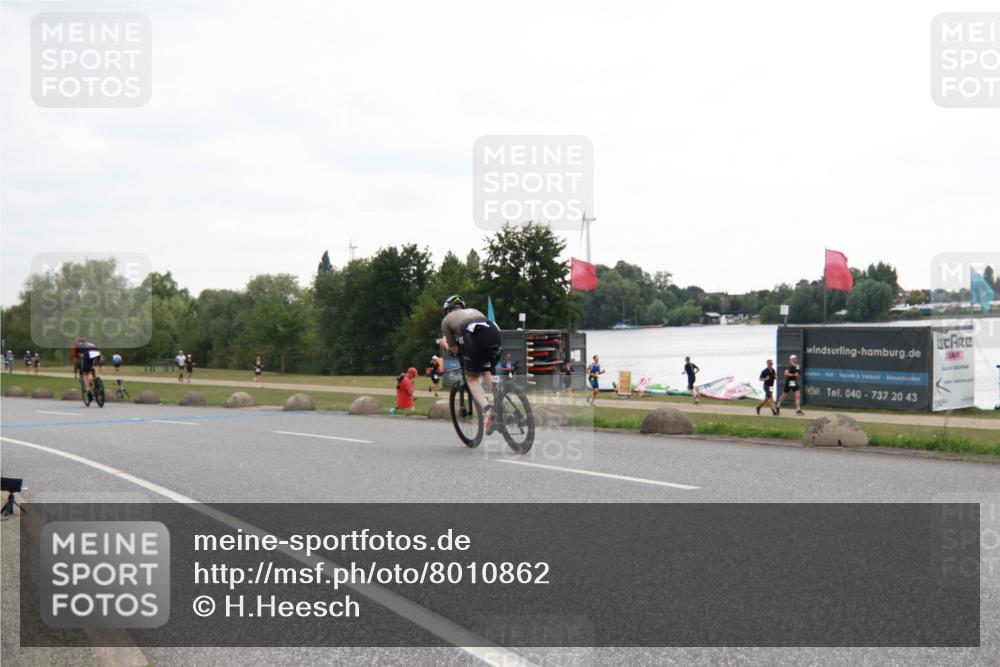 21.06.2025 - 27. Vierlanden-Triathlon H.Heesch http://msf.ph/oto/8010862 15.06.2025 12:59:51 Radfahren 1126, 1138, 1154, 1157 meine-sportfotos.de