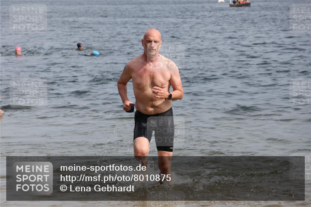 15.06.2025 - 27. Vierlanden-Triathlon Lena Gebhardt http://msf.ph/oto/8010875 15.06.2025 10:07:45 Schwimmen 371, 395, 407, 468 meine-sportfotos.de