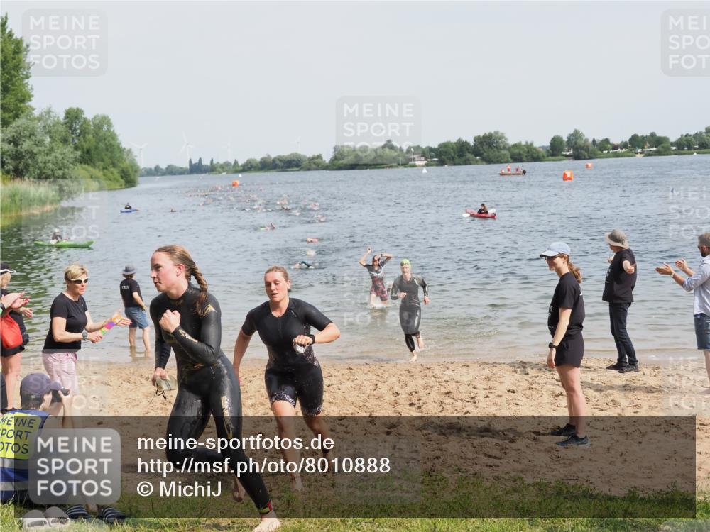 21.06.2025 - 27. Vierlanden-Triathlon MichiJ http://msf.ph/oto/8010888 15.06.2026 10:13:40 Schwimmen 513, 545, 585, 622 meine-sportfotos.de