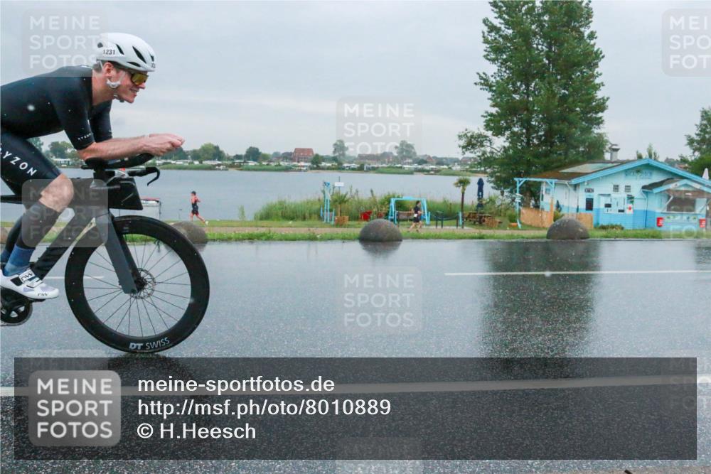 21.06.2025 - 27. Vierlanden-Triathlon H.Heesch http://msf.ph/oto/8010889 15.06.2025 13:55:42 Radfahren 1231, 1238, 1299 meine-sportfotos.de