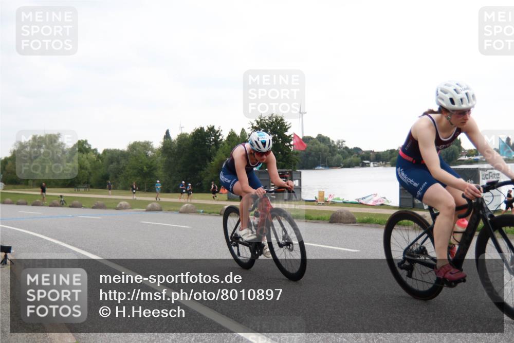 21.06.2025 - 27. Vierlanden-Triathlon H.Heesch http://msf.ph/oto/8010897 15.06.2025 13:00:08 Radfahren 1065, 1066, 1067, 1068, 1115 meine-sportfotos.de