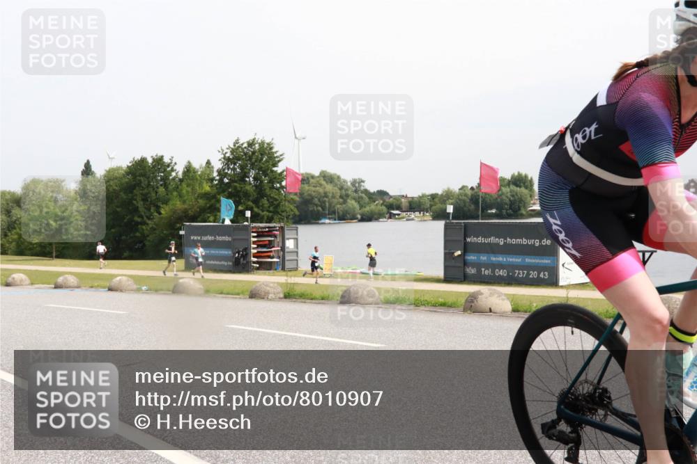 15.06.2025 - 27. Vierlanden-Triathlon H.Heesch http://msf.ph/oto/8010907 15.06.2025 11:01:19 Radfahren 123, 200, 484, 618 meine-sportfotos.de