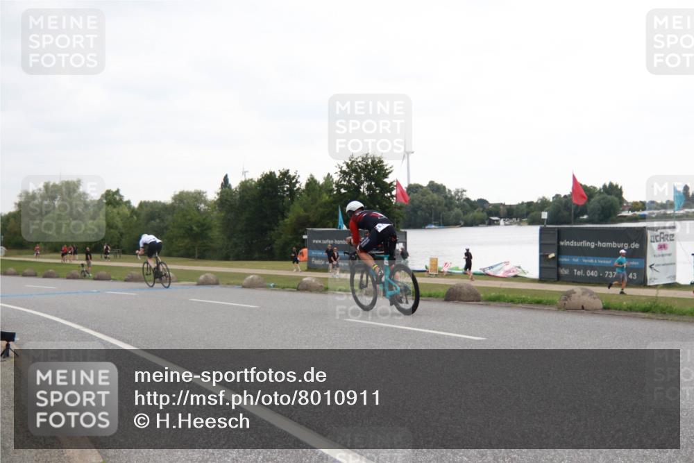 21.06.2025 - 27. Vierlanden-Triathlon H.Heesch http://msf.ph/oto/8010911 15.06.2025 13:00:20 Radfahren 1136, 1155 meine-sportfotos.de